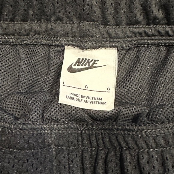 Nike Mesh Shorts - Picture 2 of 2